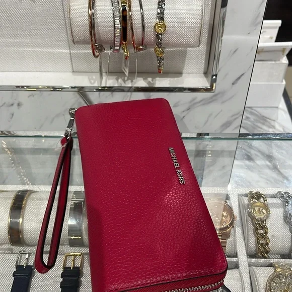 MICHAEL KORS Large Pebbled Leather Continental Wallet Phone Holder Wristlet 
NWT - Picture 9 of 16